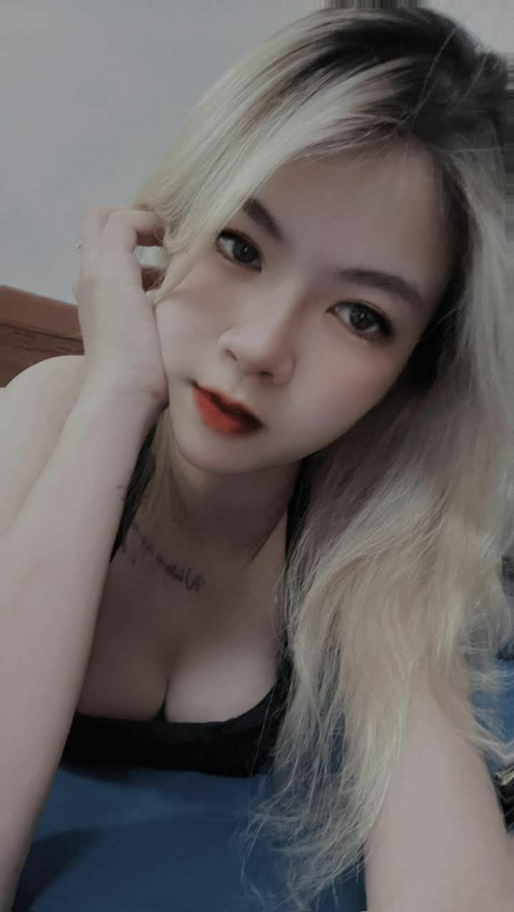 Viktoria háo sắc muốn miệng cô ấy đầy tinh dịch